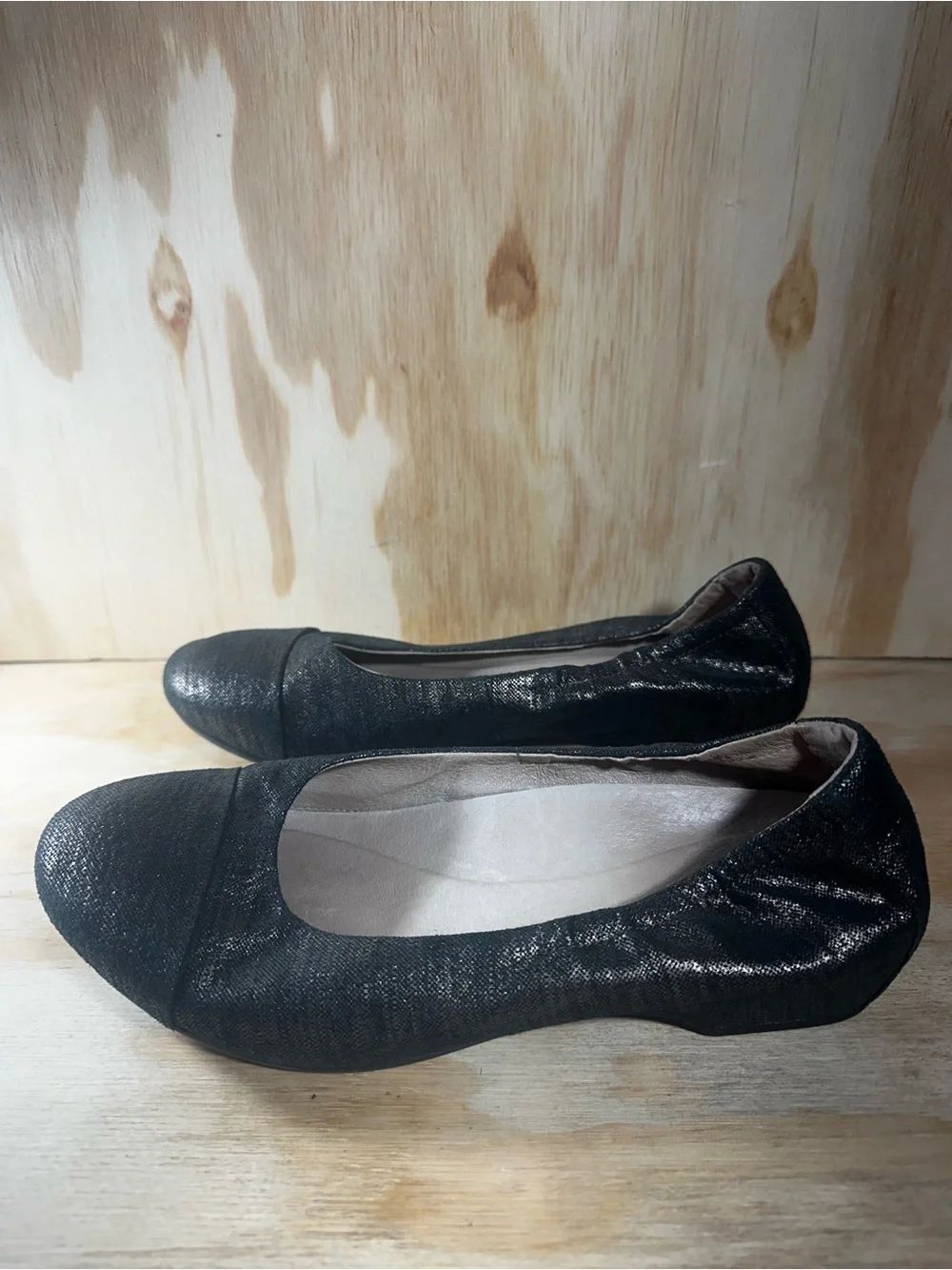 Dansko Lisanne Pewter Shimmery Ballet Flats Women’s Size 8.5